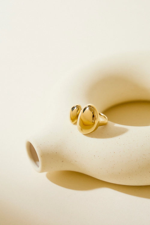 Bague Dorée Avec Deux Boutons Irréguliers Brillants
