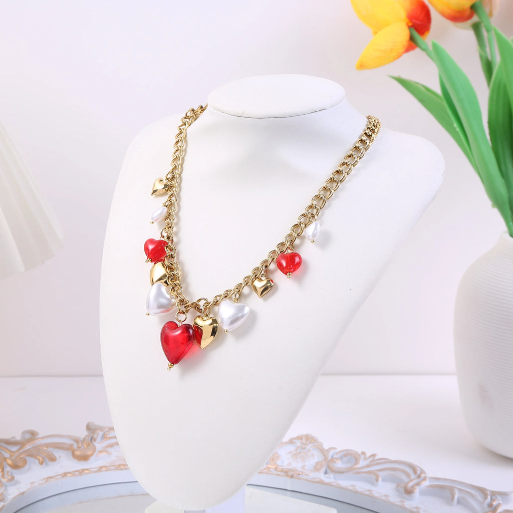 Collier Chaîne Dorée Avec Pendentifs Cœurs Passionnés