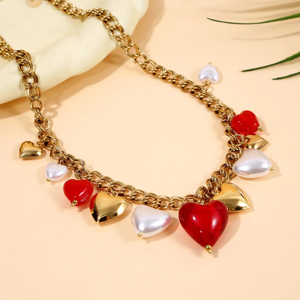 Collier Chaîne Dorée Avec Pendentifs Cœurs Passionnés