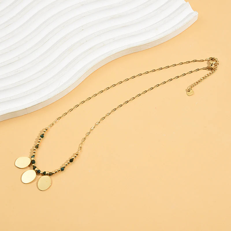 Collier Doré Pierres Vertes Triple Plaques Rondes