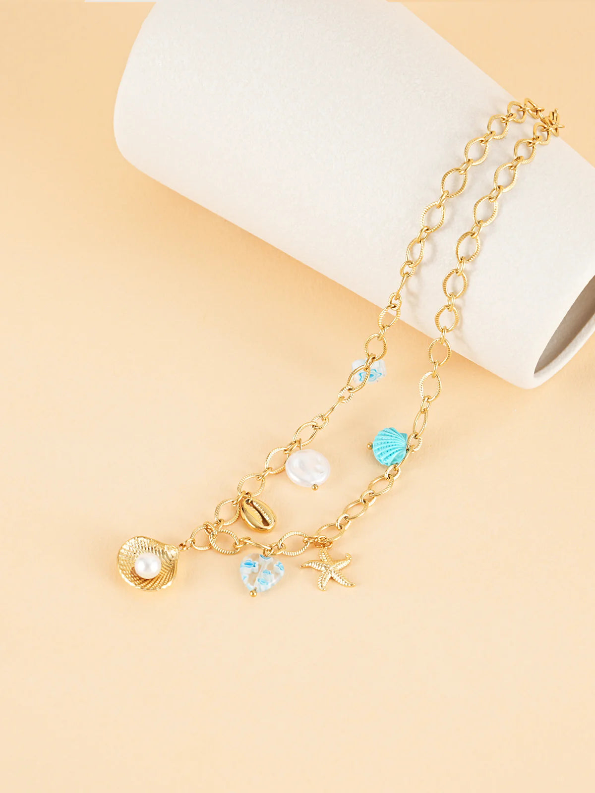 Collier chaîne dorée breloques de la mer bleu