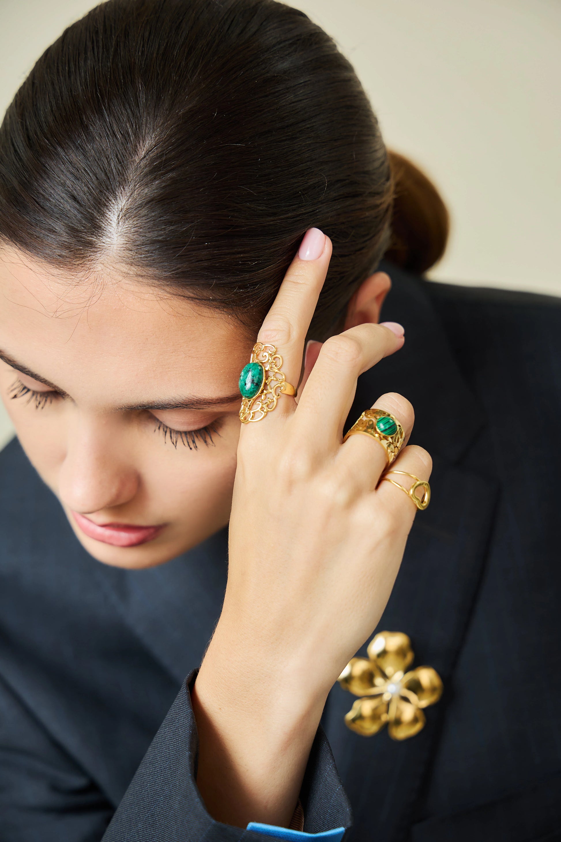 Bague Dorée Ouverte Large Motif Nuages Avec Pierre Malachite
