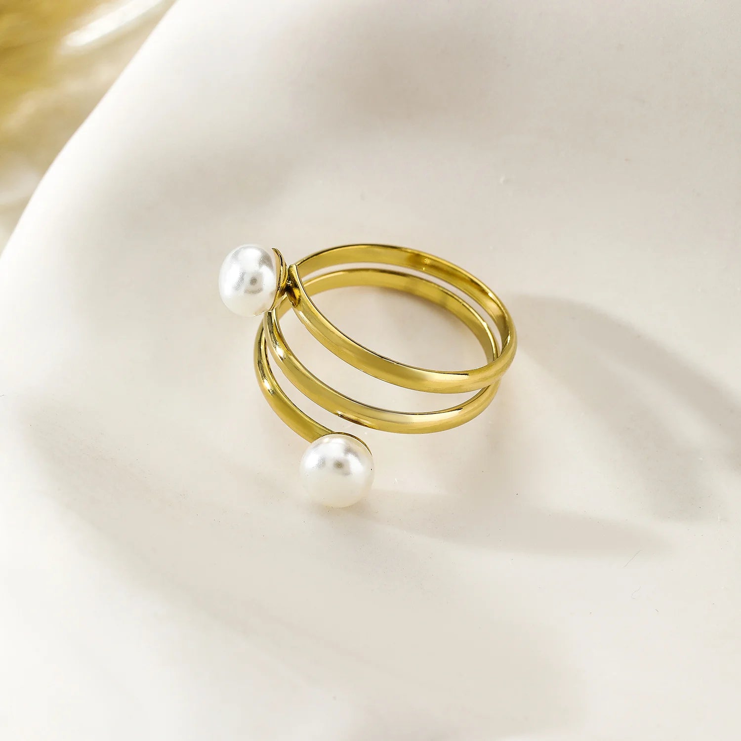 Bague dorée mlulti lignes avec perles