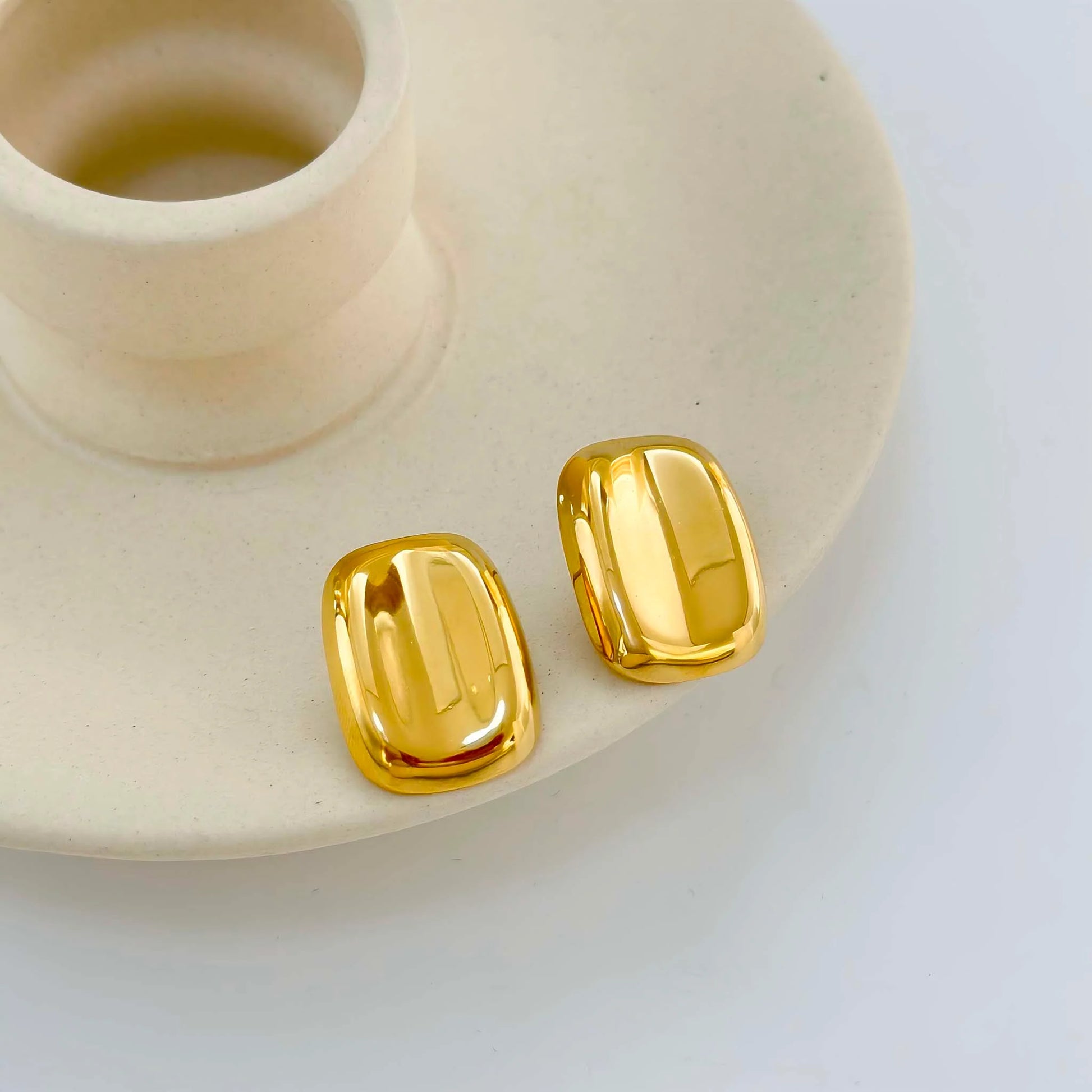 Boucles d'Oreilles Dorées Plaques Creuses Oblongues Brillantes