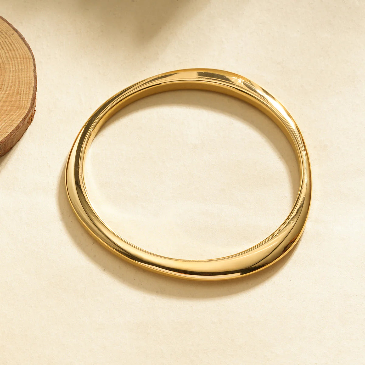 Bracelet jonc doré forme arrondi