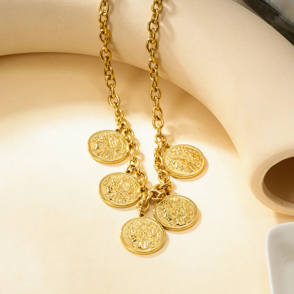 Collier chaîne dorée à pampilles médaillons gravés style pièce antique
